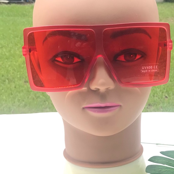 NWT- Red Overside Sunglasses - Picture 2 of 2